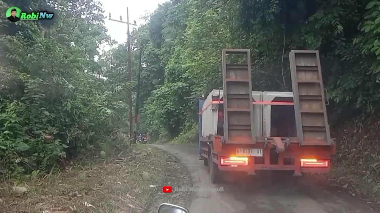 Perjalanan Fuso Membawa Alat Berat dan Gorong Gorong ke Pujiharjo Malang 