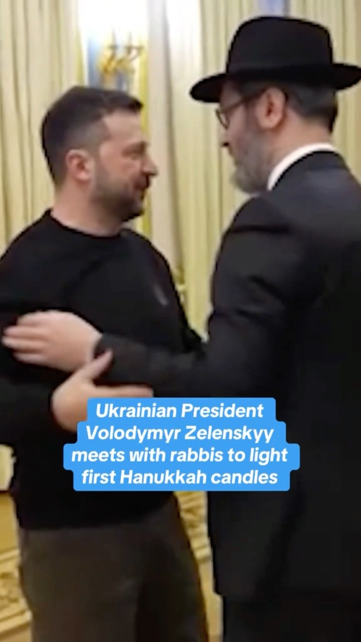 Zelenskyy meets with rabbis to light first Hanukkah candles #shorts