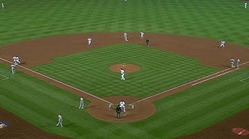Molina throws Suarez out on a heads-up play