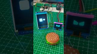 😁 HAMBURGER pour Mo et Wooda une Emo Robot Mo-Chain IA oled ! #short