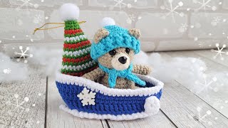картинка: 🛷🐻Медвежонок в санках вязаный крючком👍crochet bear🐻Bär häkeln