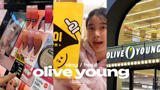 korea haul ✧ เปิดถุงช้อปปิ้งจาก olive young มีสกินแคร์, เมคอัพอะไรน่าซื้อบ้าง?  ◟mini vlog / KARNMAY