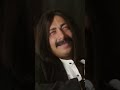 انت بتنيم ابن أختك 