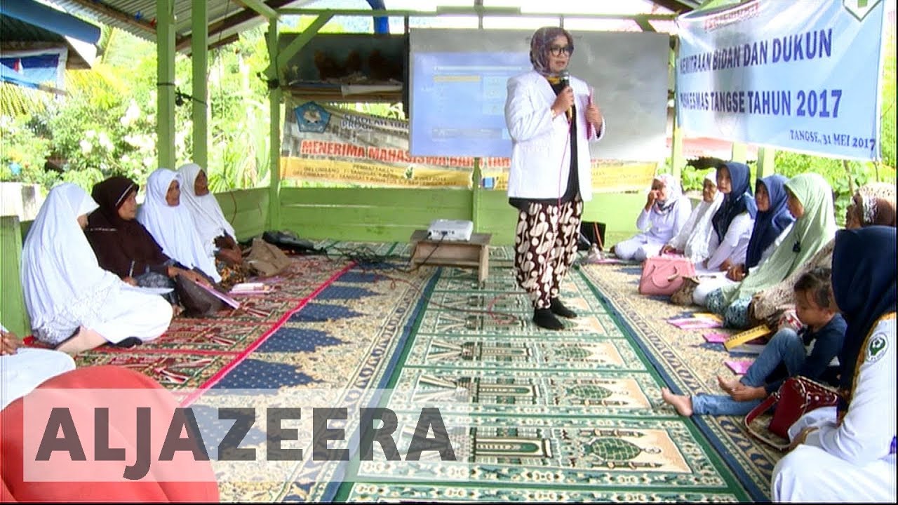 يقوم الأطباء الإندونيسيون بتدريب القابلات للمساعدة في تقليل مضاعفات الولادة