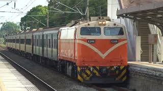 04/27/2022 台鐵 554次 莒光號 本務E208電力機車 附掛行包 石龜通過 / Taiwan GE E42C leading Juguang express & Baggage cars