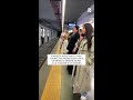Sorpresa alla metropolitana di Roma, passeggera canta tra i turisti