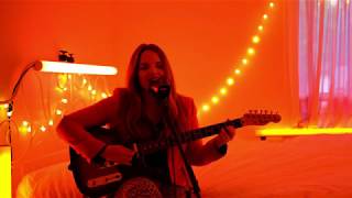 Video voorbeeld van "Adaline "Waist Down" Bedroom Session"