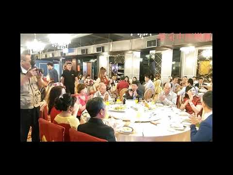 二胡老師在婚禮上繞桌表演
