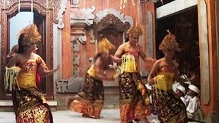 Video lucu, Terjatuh saat pentas tari.. (lawak bali)