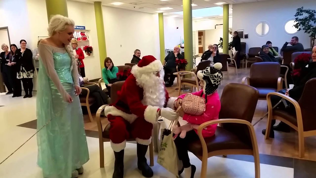 Frozen's Elsa meets Lowri | The Clatterbridge Cancer Centre