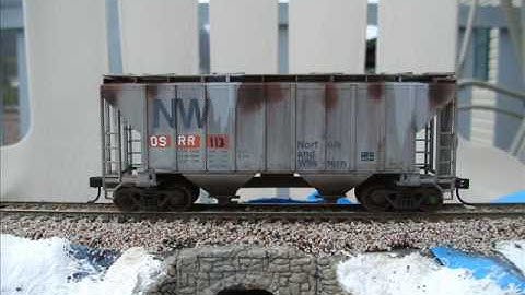 Weathering a NW 2-bay Cement hopper, part 2 of 2