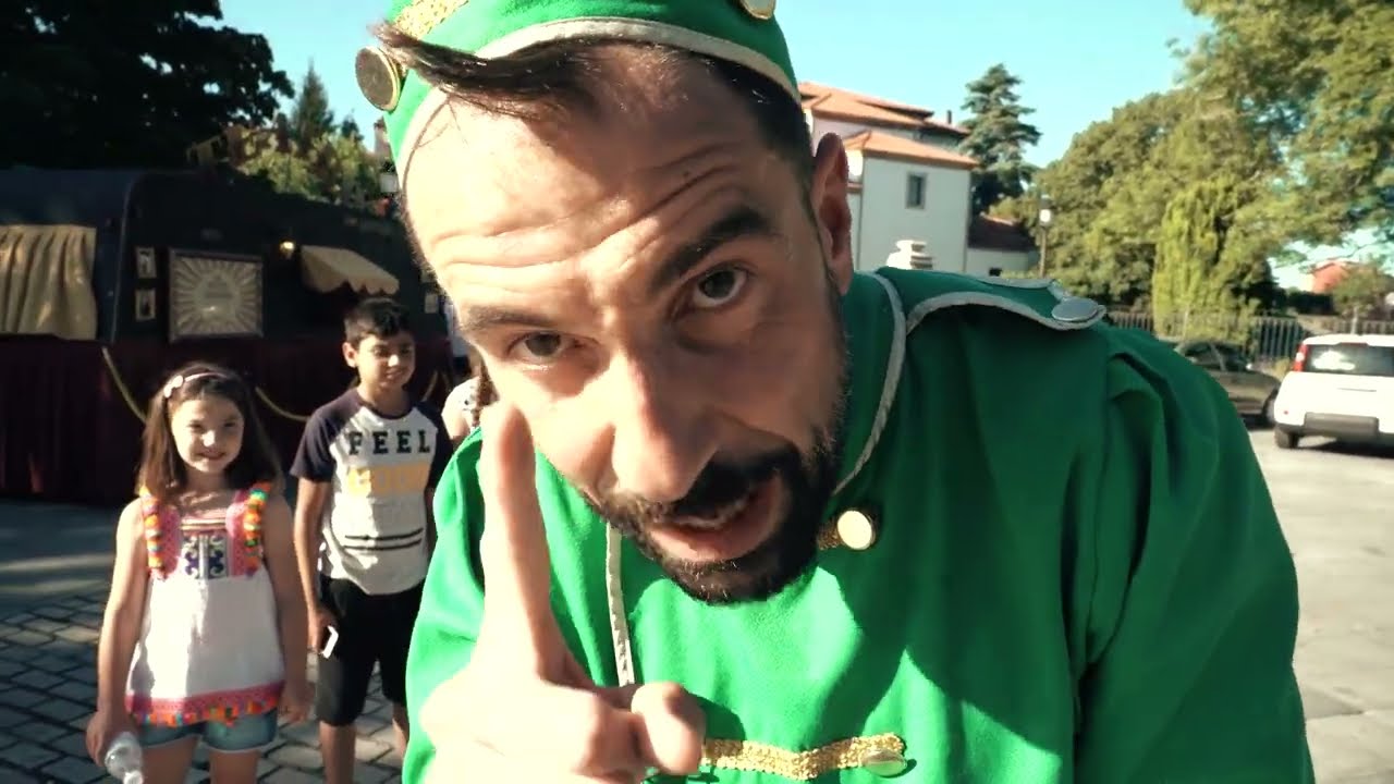 La Petite Caravane, teatro sobre ruedas. 2022