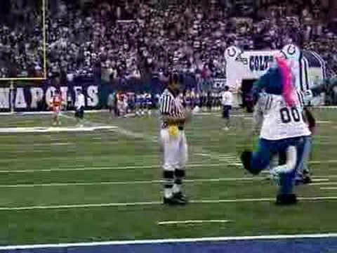 Colts Referee does the Sprinkler