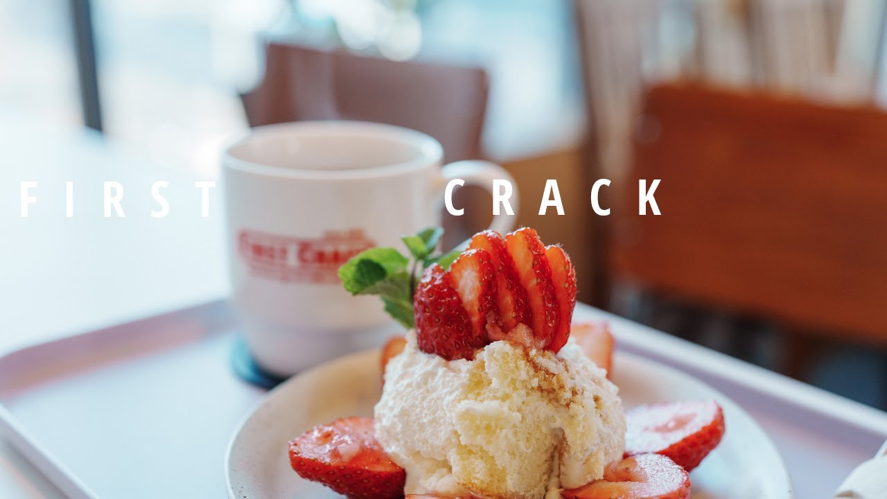 광교 FIRST CRACK 카페 | 달콤한 딸기 케이크와 향기로운 커피의 만남