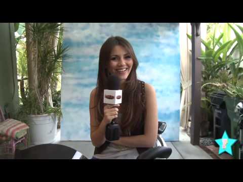 What Superhero Powers Would Victoria Justice, Nath...