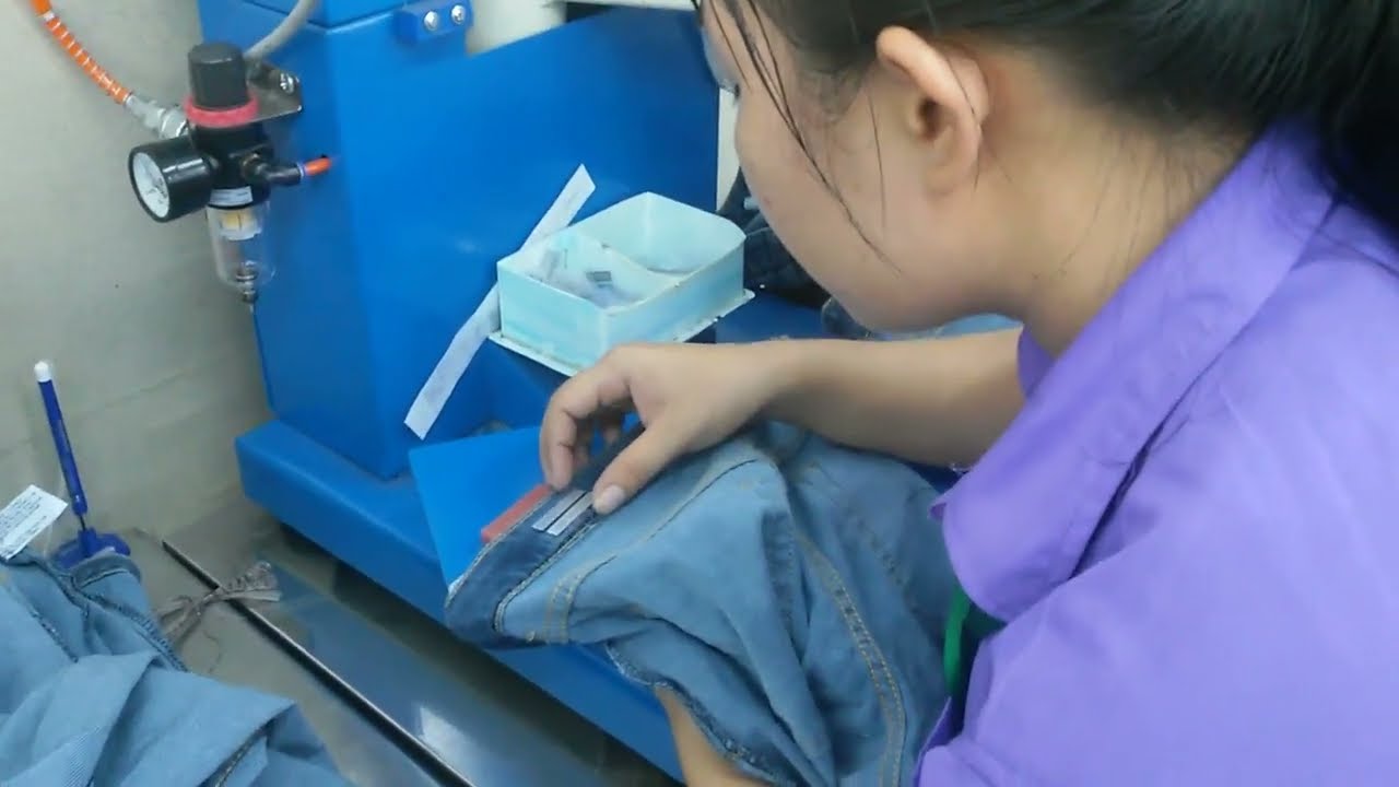 LABEL ATTACH ON WAIST WITHOUT MARK BY HEATSEAL ATTACH