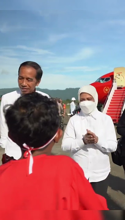 Cinta Luar Biasa, Presiden Jokowi nyanyi bareng anak - anak Maluku ( Andmesh Kamaleng )(2)