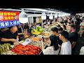 中国三亚人气最多的夜市美食街!海鲜小吃云集!外酥里嫩的香煎海鱼、鲜香饱腹的海鲜炒饭、金黄焦香的蚝仔烙、清甜软糯的香蕉竹,全程沉浸式逛吃打卡,带你感受三亚最热闹、最地道的海岛夜市夜生活!
