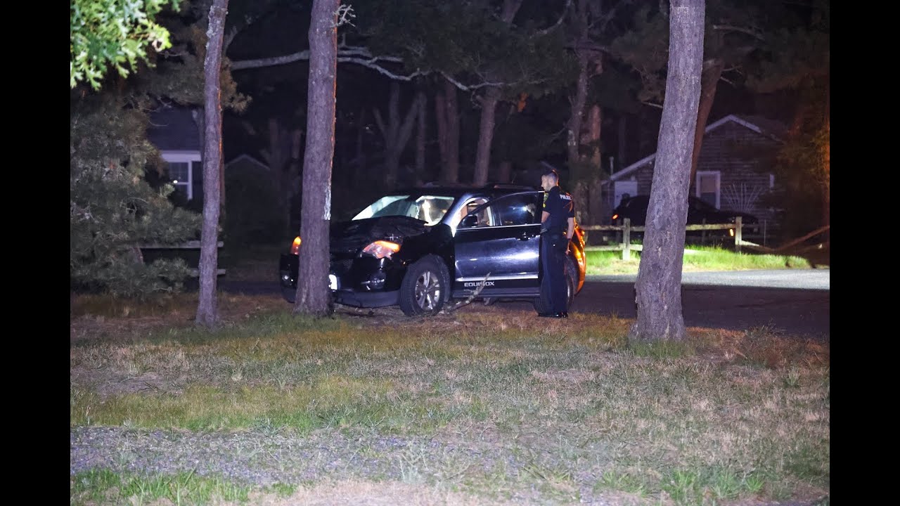 WATCH *** YARMOUTH POLICE LOOKING FOR DRIVER WHO FLED AFTER CRASHING ...