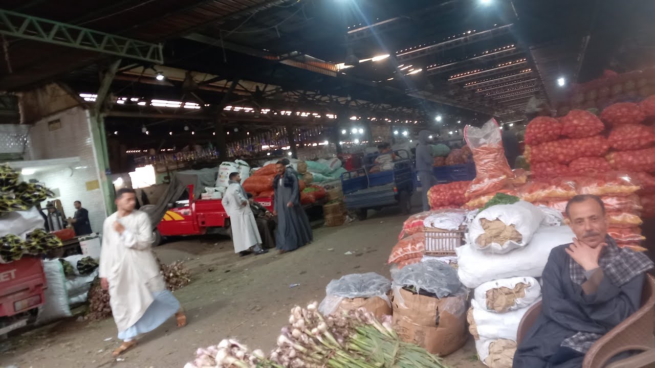 حال الخضار بسوق العبور خضار رفع وخضار نزل وحاجه متعرفش فين مودى عل. فين