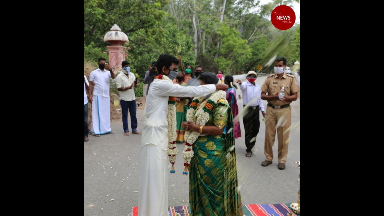 Tired of delay by lockdown, this couple got married at TN-Kerala border check-post
