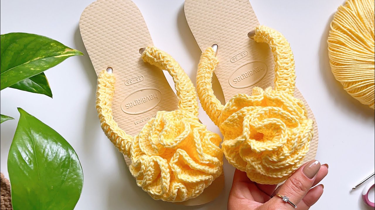 Стилизация тапочек с цветком Cravina крючком – тренд лета 2025 (Butter Yellow)