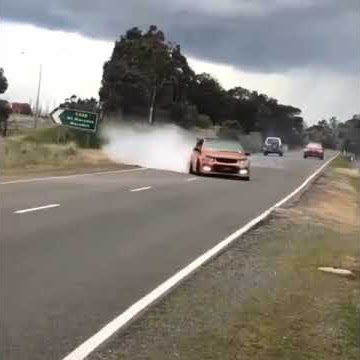 Holden VF SV6 Wagon Burnout