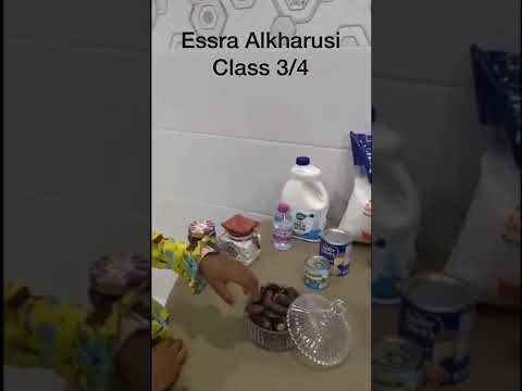 الطالبة المبدعة إسراء الخروصي