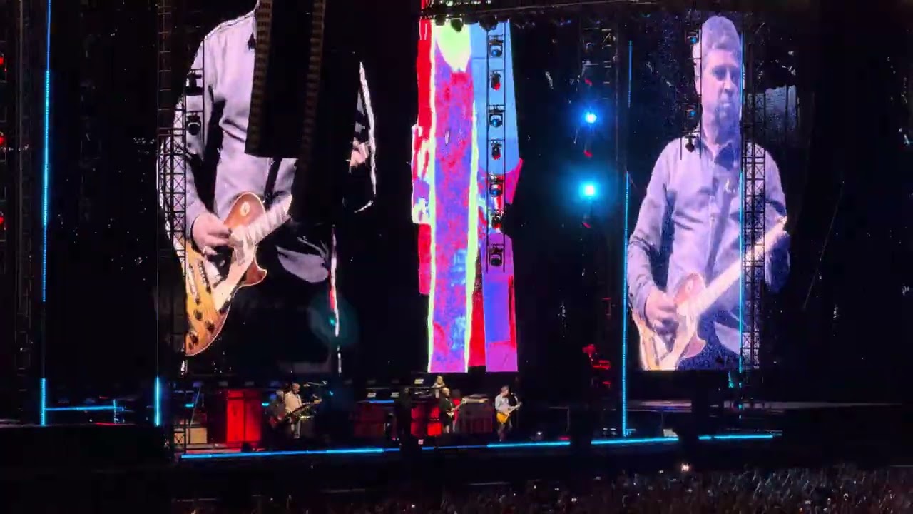 Oasis - Cigarettes & Alcohol (2025-08-24, Rogers Stadium, Toronto, ON) [4K HDR]