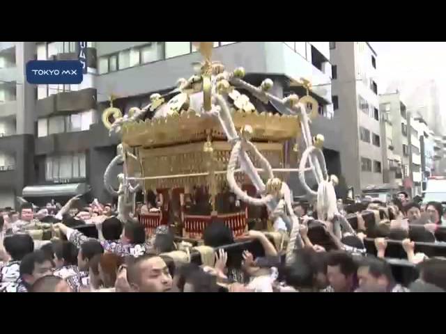 台東区・鳥越祭り 4トンのみこしが勇壮に街を練り歩く - YouTube