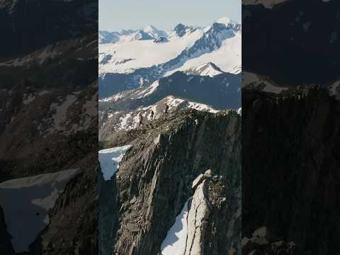 No problems in sight… 👀⛰️ Comment 🥾 and we’ll send you info on our summer heli-hiking trips!