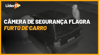 Câmera de segurança flagra momento em que carro é furtado