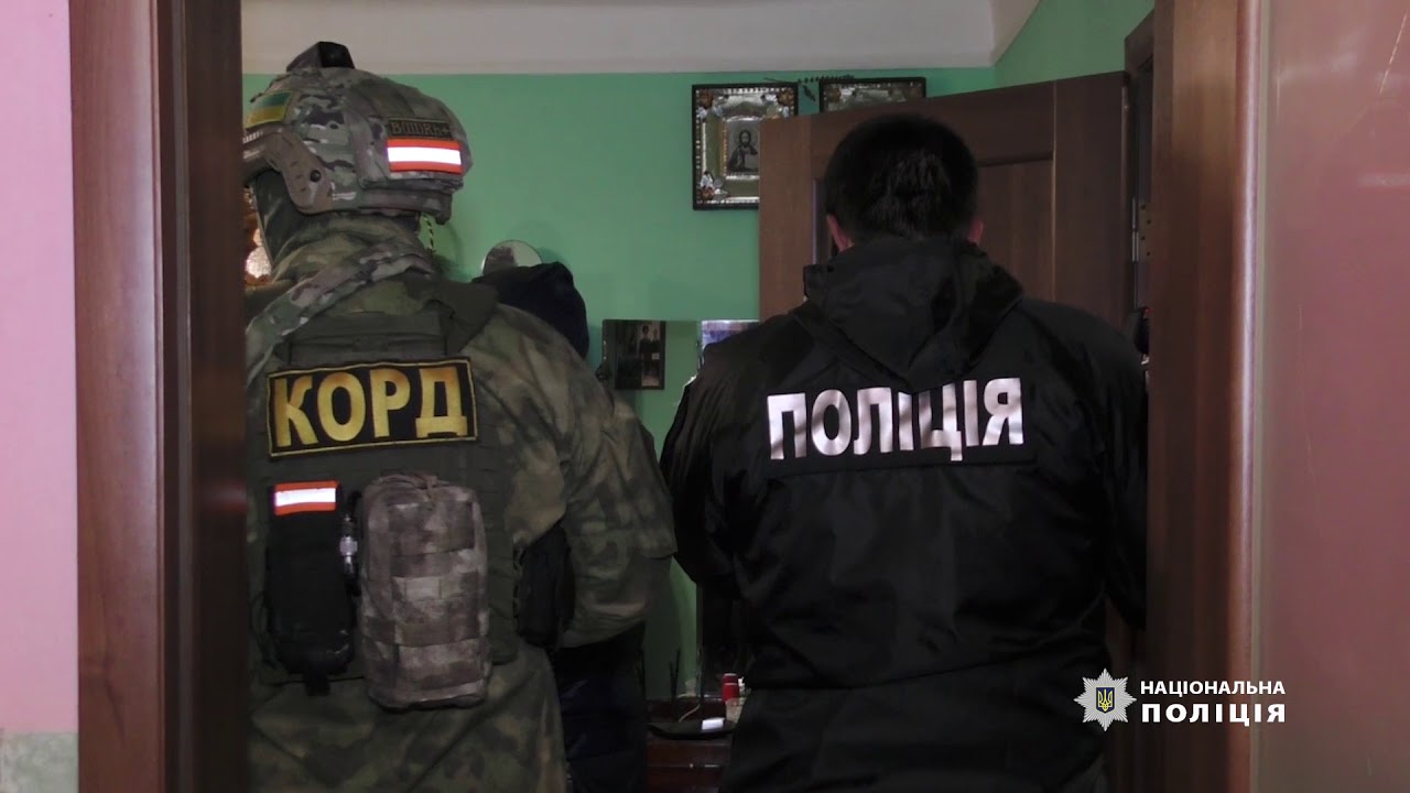 Масштабну діяльність злочинної групи наркоділків припинила буковинська поліція