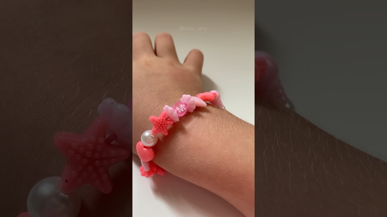 Etsy: DaleIana . Children's pink bracelet with the initial letter 'M'
