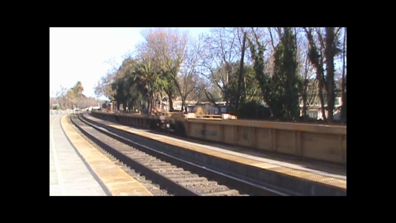 bnsf 5729 Union Pacific ES44AC #7626 Leads the IOASER through Davis (12/31/11)