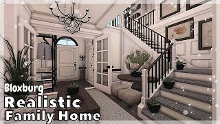 BLOXBURG: Realistic 2-Story Family Home Speedbuild | Roblox House build