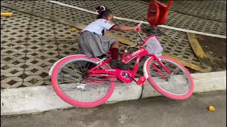 Dulce se estrelló en la bicicleta otra vez🚴‍♀️ 😱