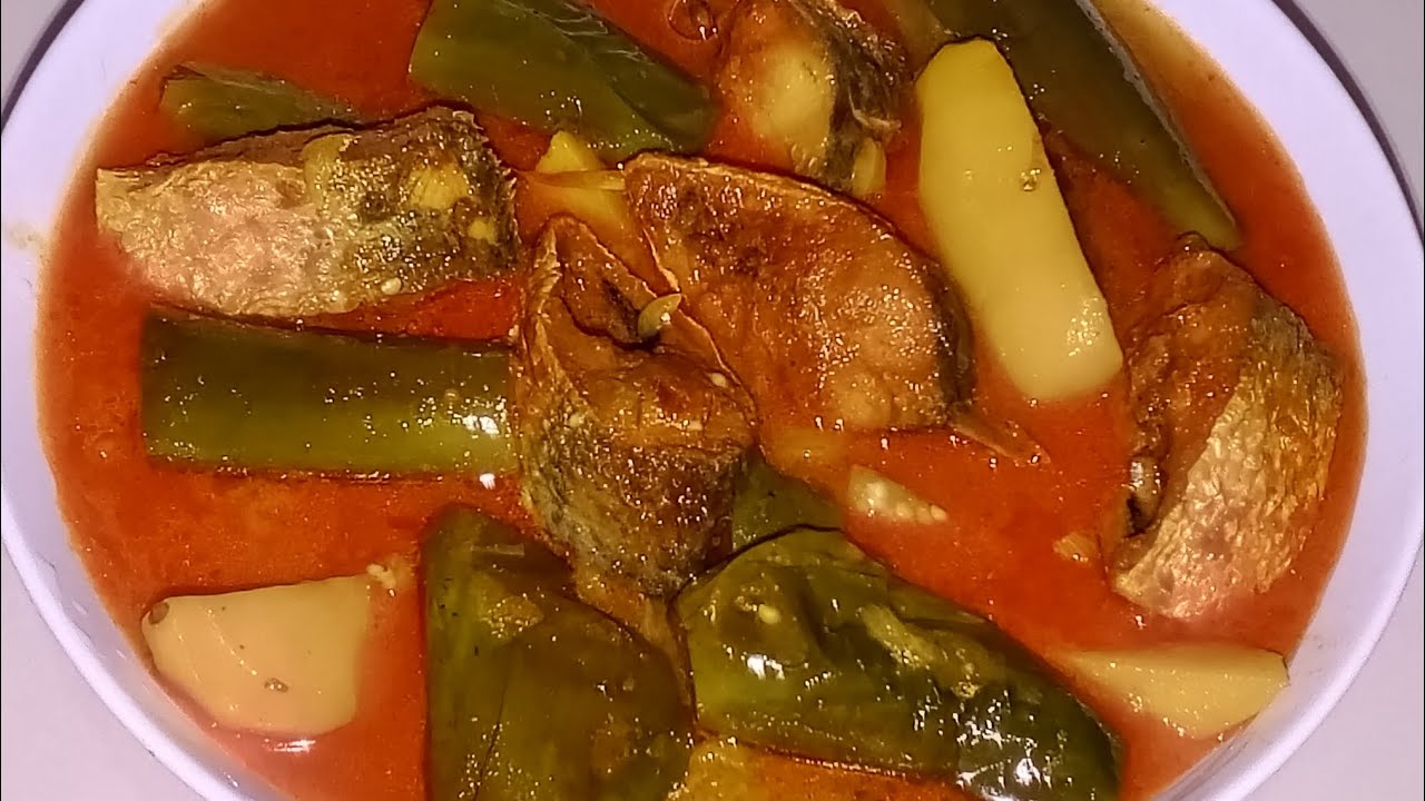 ইলিশ মাছ দিয়ে আলু-বেগুন এর ঝোল।। Hilsa fish with potato and eggplant broth.