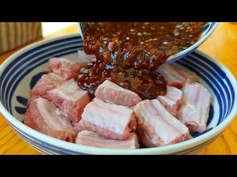 This is the most delicious way to cook pork ribs: no stir-frying, stewing, or deep-frying—just ri...