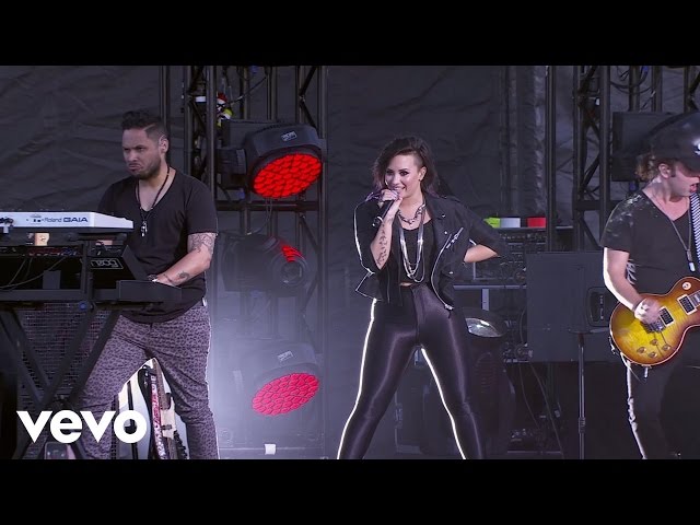 Demi Lovato - Heart Attack (Tour Warm-Up Live from the Honda Stage) class=