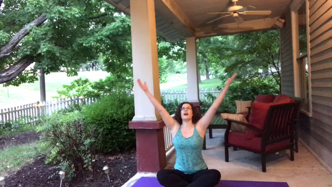 5 Minute Morning Yoga - YouTube