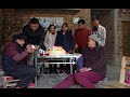 农村小伙为爷爷过80大寿，百善孝为先，场面太感人了