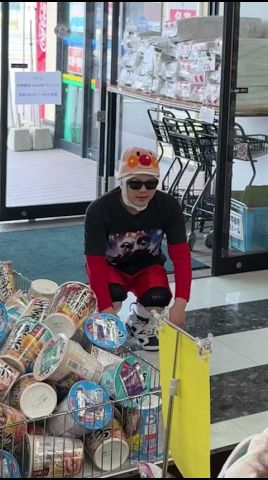 子供たちも喜ぶスーパーのパフォーマンス