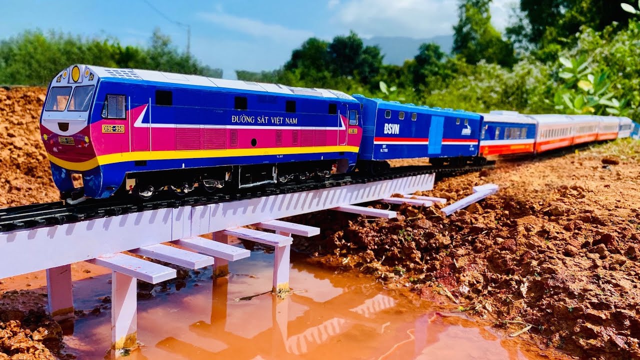 УЖАСНО! СИЛЬНЫЙ ОПОЛЗЕНЬ НА ЖЕЛЕЗНОЙ ДОРОГЕ | СИЛЬНОЕ ОБРУШЕНИЕ ЖЕЛЕЗНОЙ ДОРОГЕ – ОПАСНОСТЬ ПОДст...