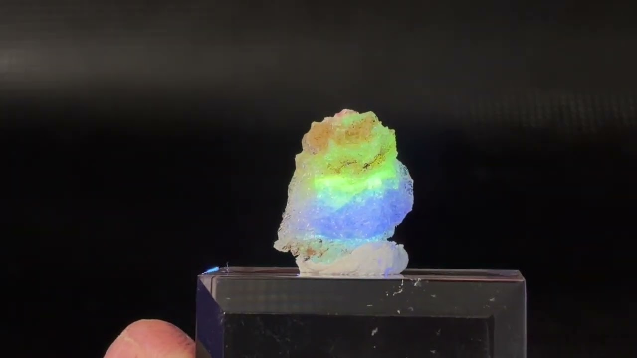 Hokkaidoite北海道然別湖産蛍光オパール原石 0.8g - パーフェクト