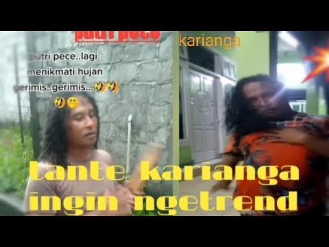 Tante Suka Main Air Hujan