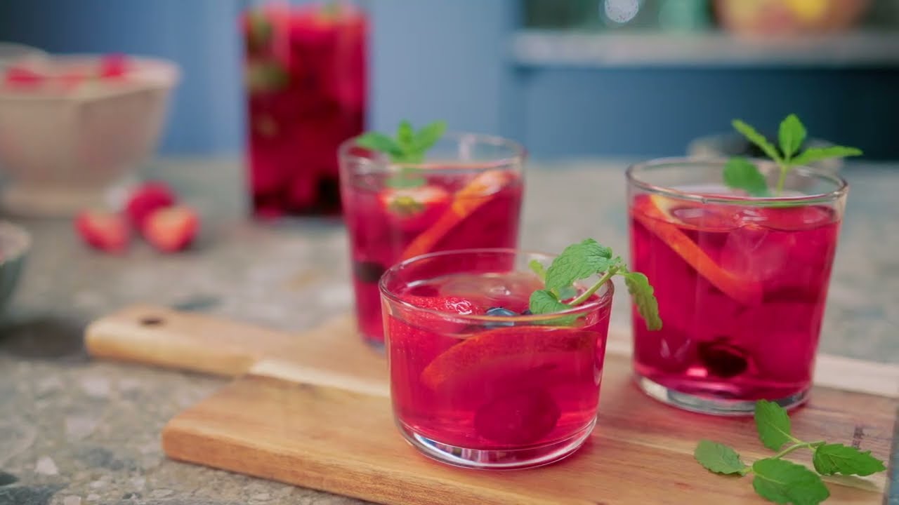 Unsweetened red fruit iced tea | KitchenAid UK