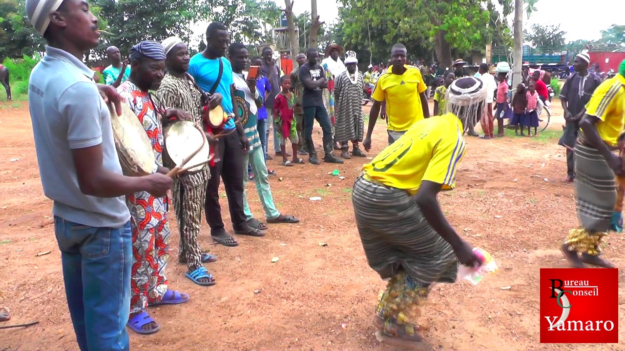 Sinsinou: la danse des grelots du pays Baatonu