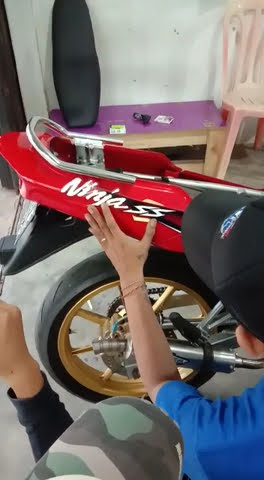 Pasang Stiker Kawasaki Ninja Merah Hitam #shorts #stikerkawasaki #stikerninja