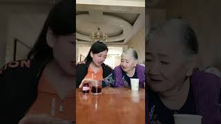 Guess what the mother-in-law put in the cup? # Funny Mother-in-Law and Daughter-in-Law Daily Life